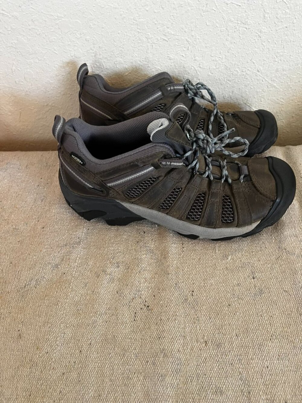 Keen Woman Brown Voyageur Low Height Hiking Outdoor Vented Leather Shoes Sz 9.5